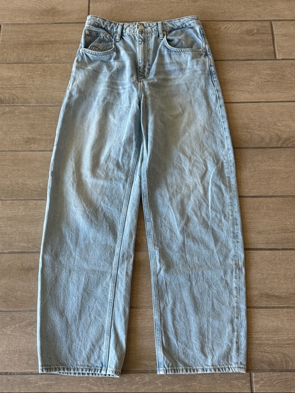 Frame Long Barrel Leg Jeans in Irwin Light Wash Size: 28 - Picture 3 of 6